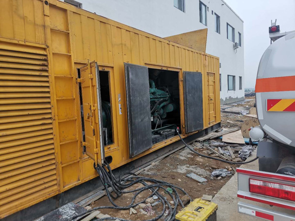 乳山如何在发电机出租合同中约定设备的维修和保养责任？