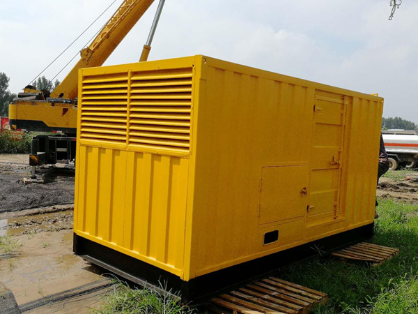 乳山100kW柴油发电机组在什么情况下需要更换机油？